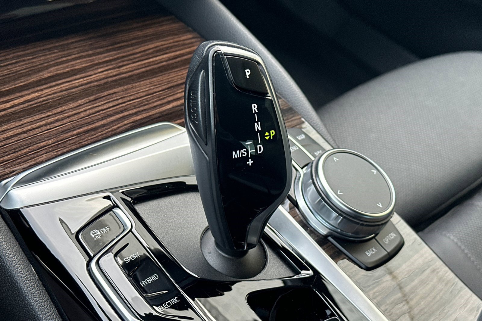 Certified 2023 BMW 530e w/ Convenience Package image 27