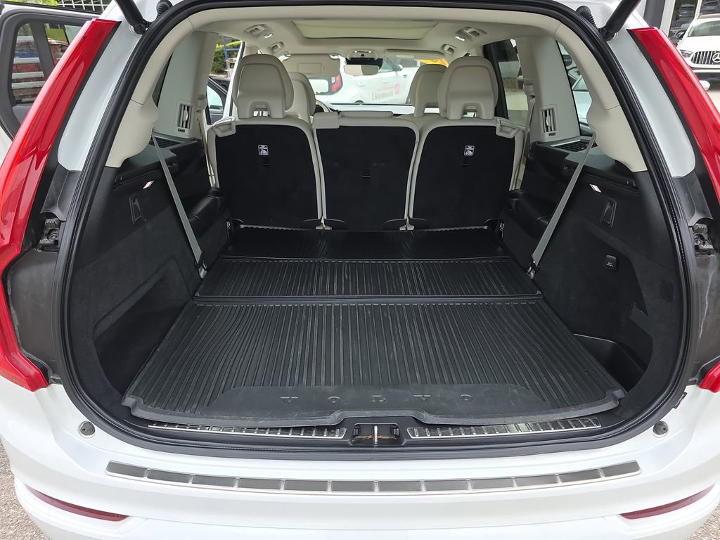 Used 2022 Volvo XC90 T5 Momentum w/ Advanced Package image 16