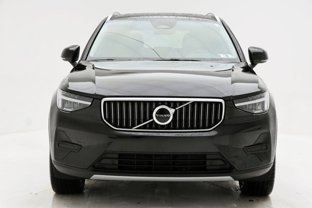 Used 2025 Volvo XC40 B5 Core AWD/4WD image 4