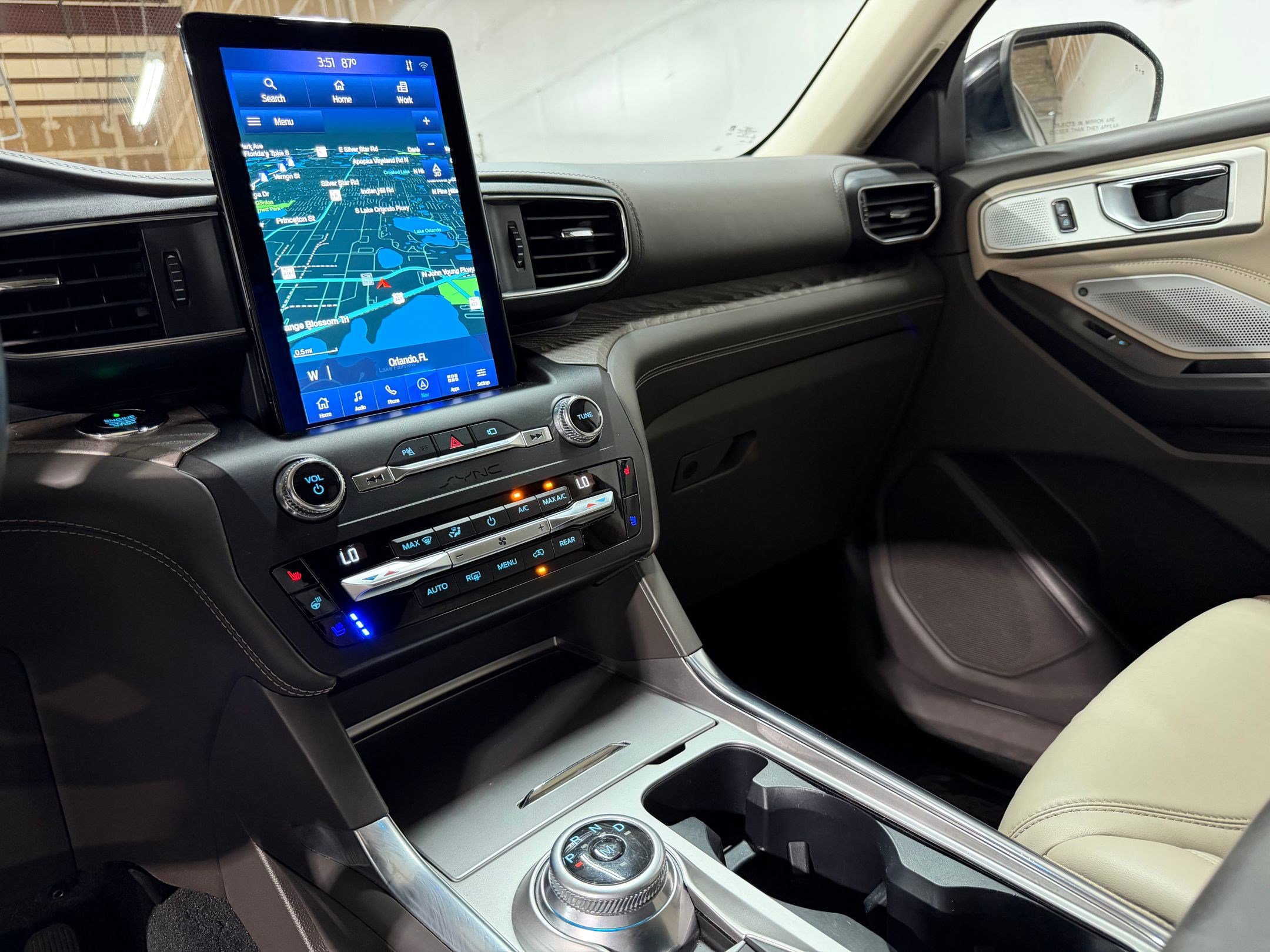 Used 2020 Ford Explorer Platinum w/ Premium Technology Package AWD/4WD image 26