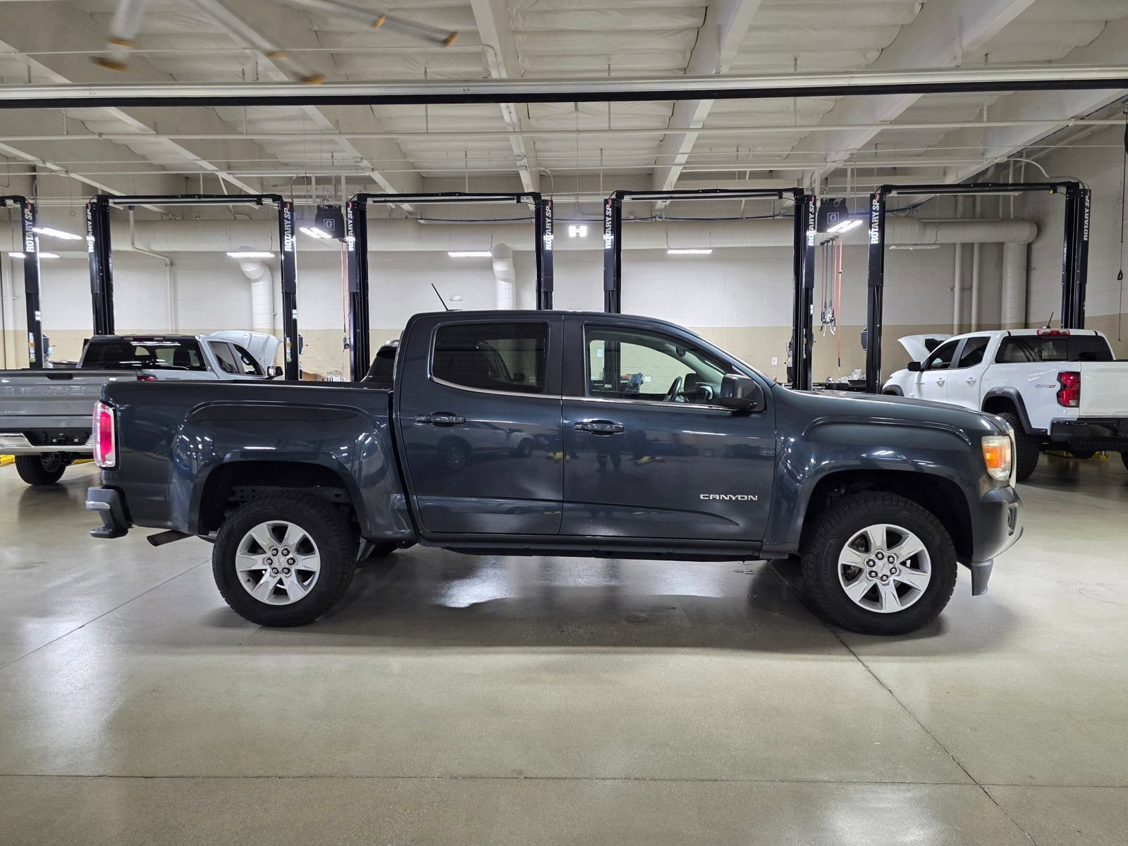 Used 2017 GMC Canyon SLE w/ SLE Convenience Package RWD image 8