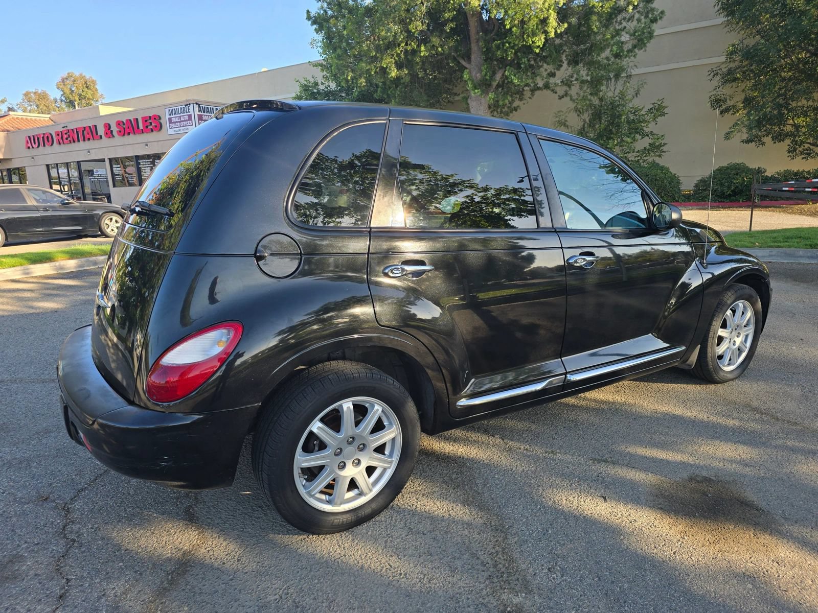 Used 2010 Chrysler PT Cruiser w/ Convenience Group FWD image 5