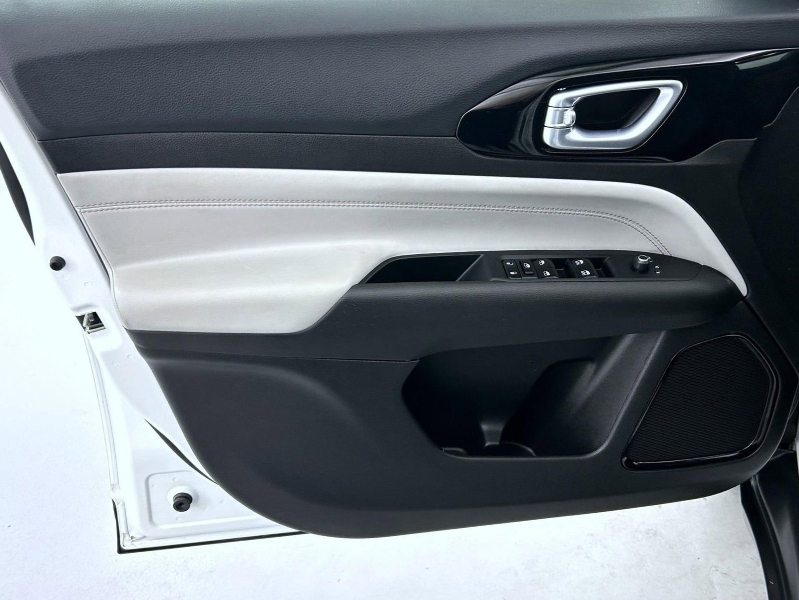 Certified 2024 Jeep Compass Limited image 9