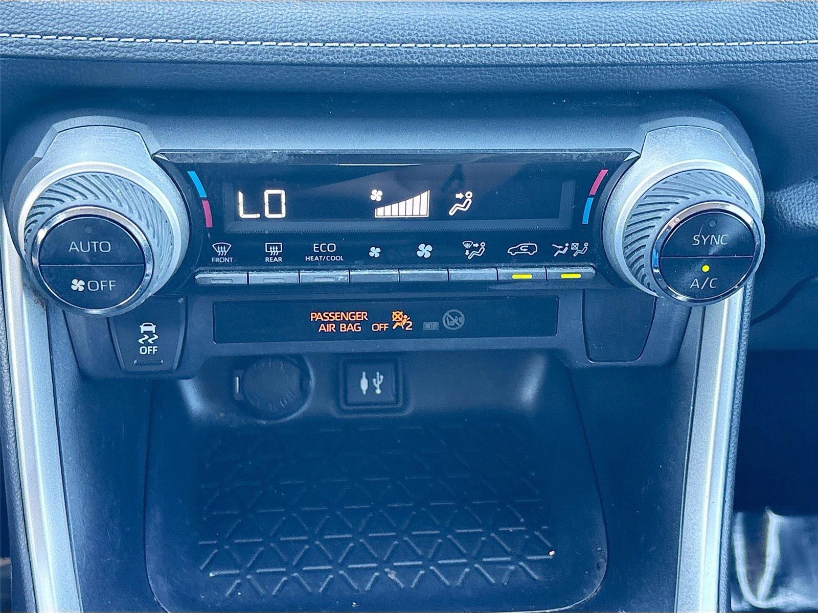 Used 2019 Toyota RAV4 LE image 16