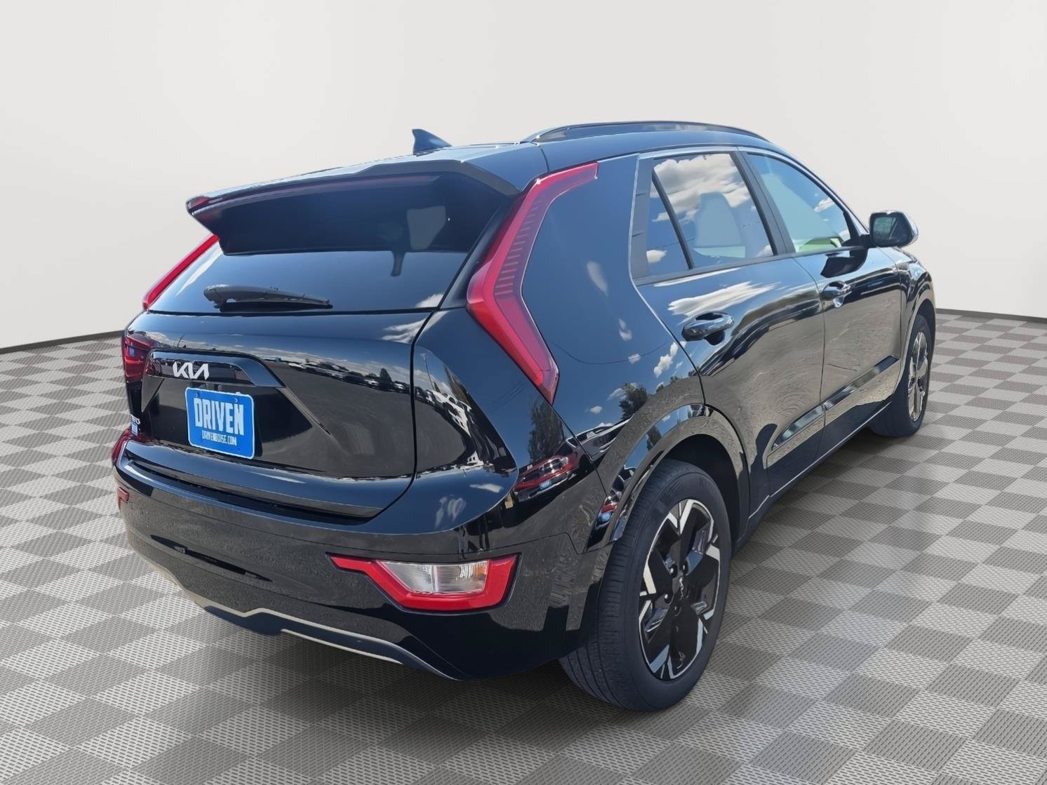 Used 2024 Kia Niro Wind w/ Wind Preserve Package FWD image 4