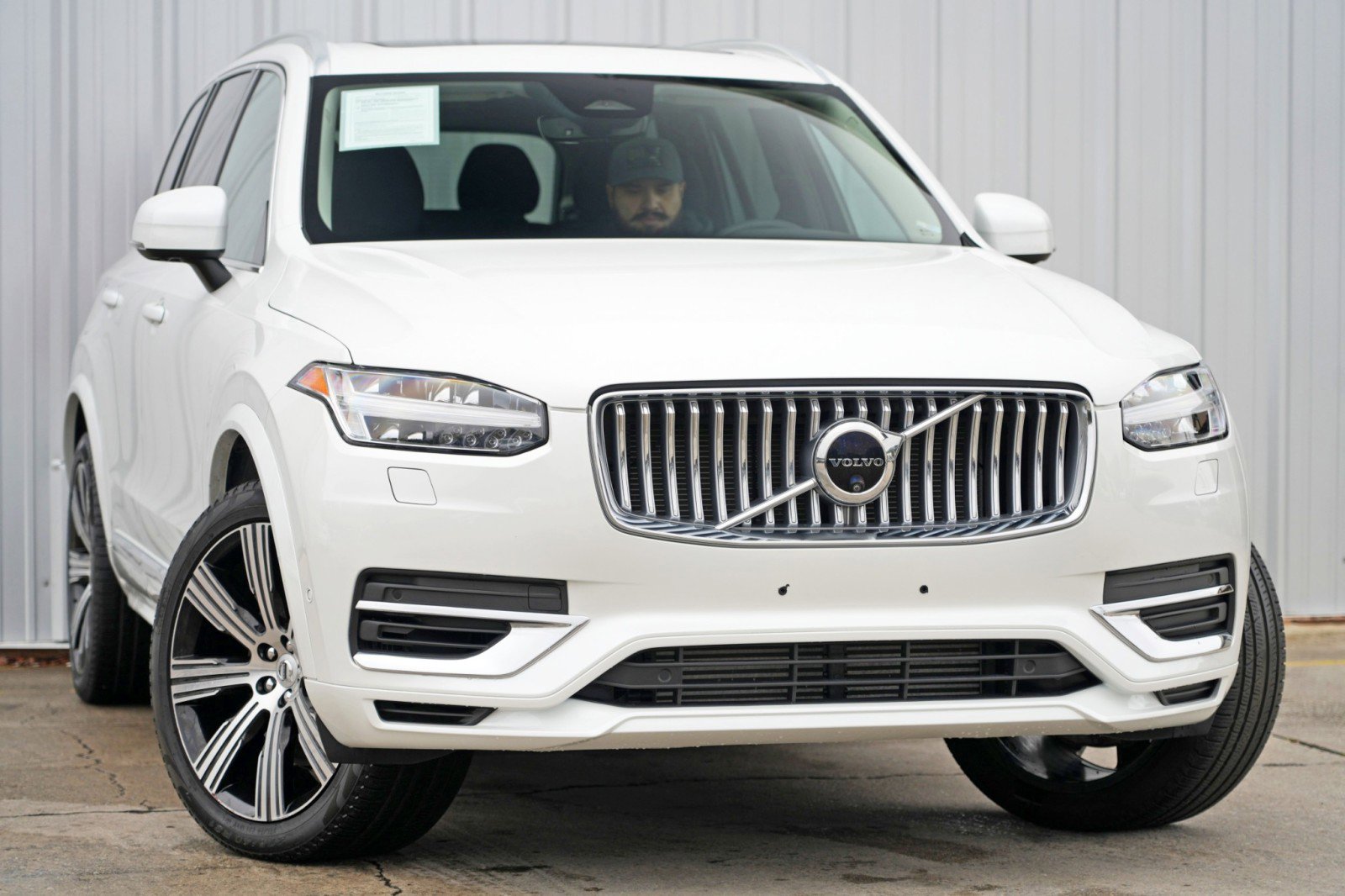 Used 2024 Volvo XC90 T8 Plus w/ Protection Package Premier image 4