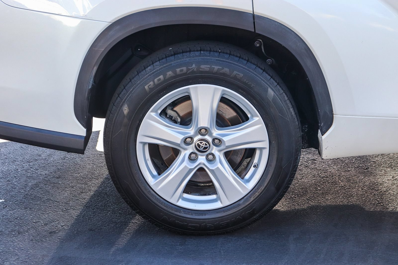 Used 2021 Toyota Highlander L FWD image 9