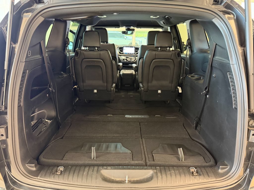 Used 2023 Chrysler Pacifica Touring-L w/ S Appearance Package AWD/4WD image 27