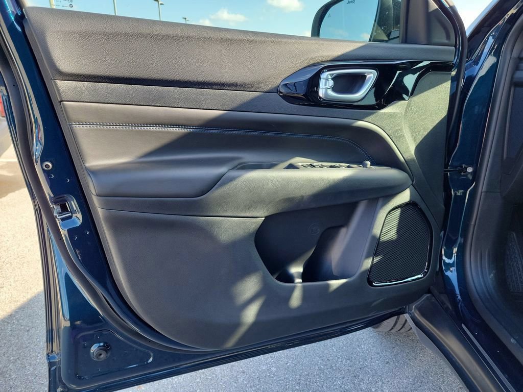 New 2026 Jeep Compass Limited AWD/4WD image 17
