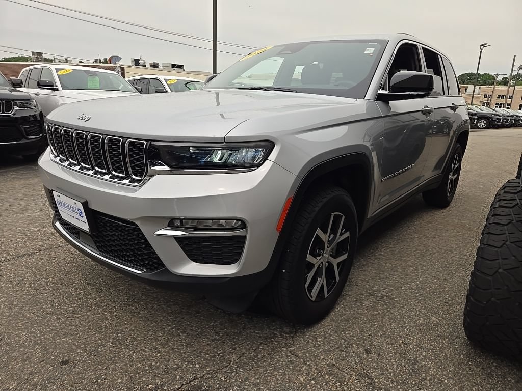 Certified 2024 Jeep Grand Cherokee Limited AWD/4WD image 2