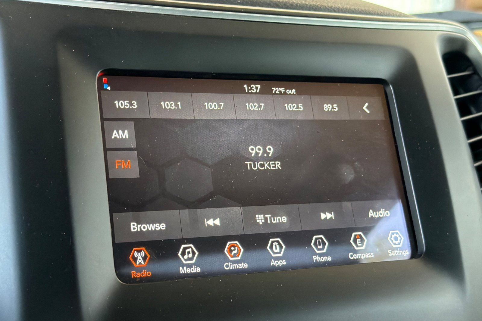 Used 2020 Jeep Cherokee Latitude FWD image 17