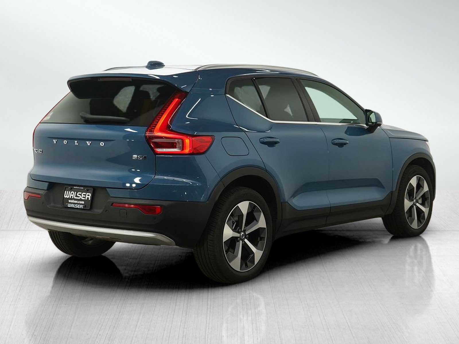 Used 2025 Volvo XC40 B5 Plus image 6