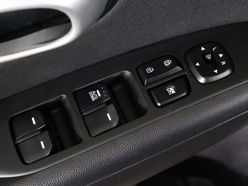 Used 2015 Kia Soul FWD image 32