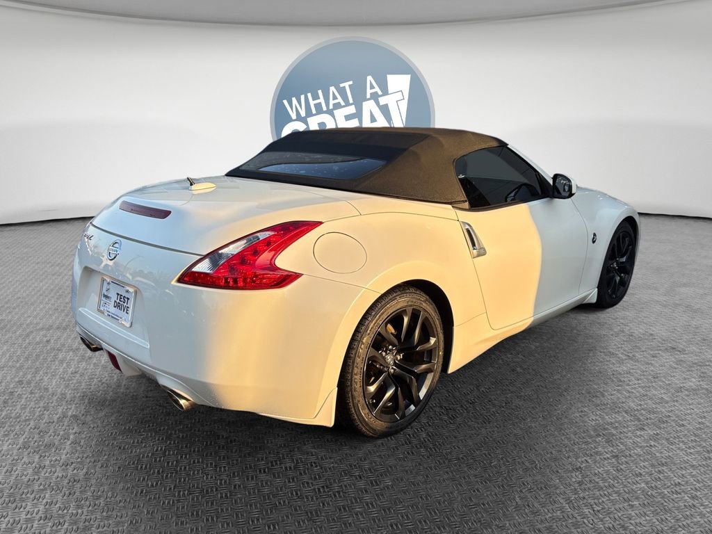 Used 2016 Nissan 370Z Touring image 3