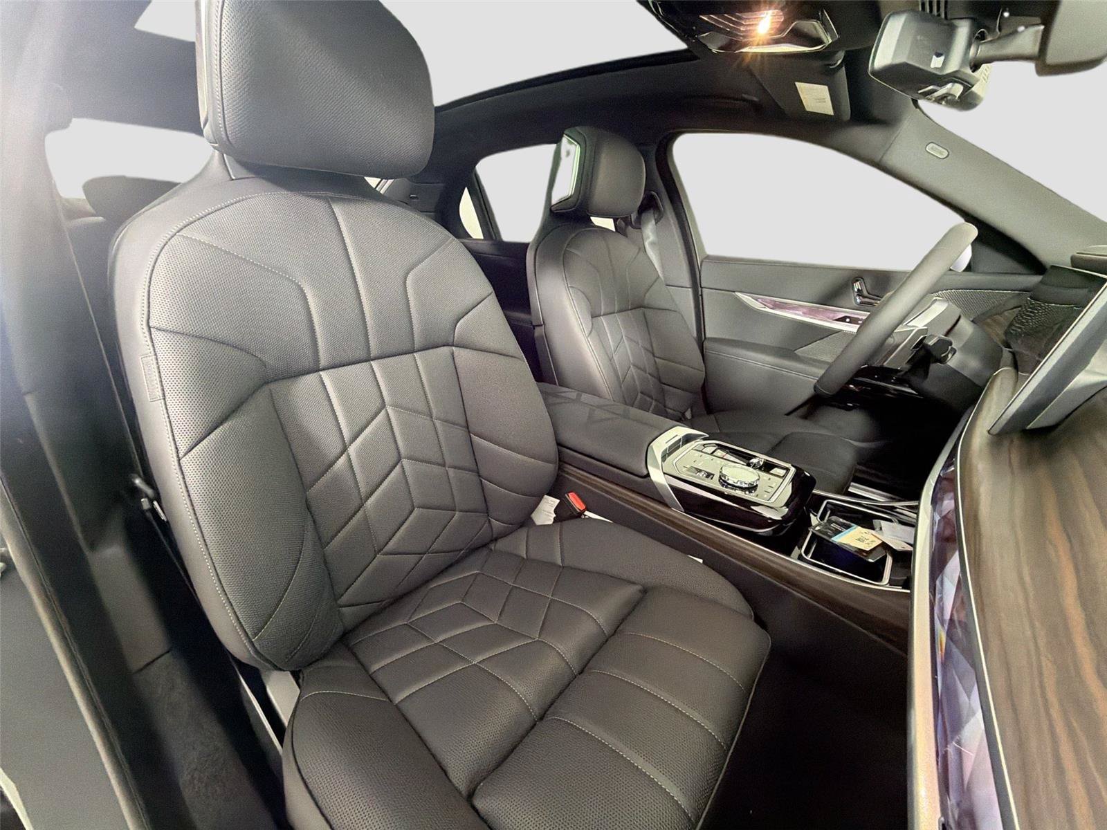 New 2026 BMW 750e xDrive AWD/4WD image 54