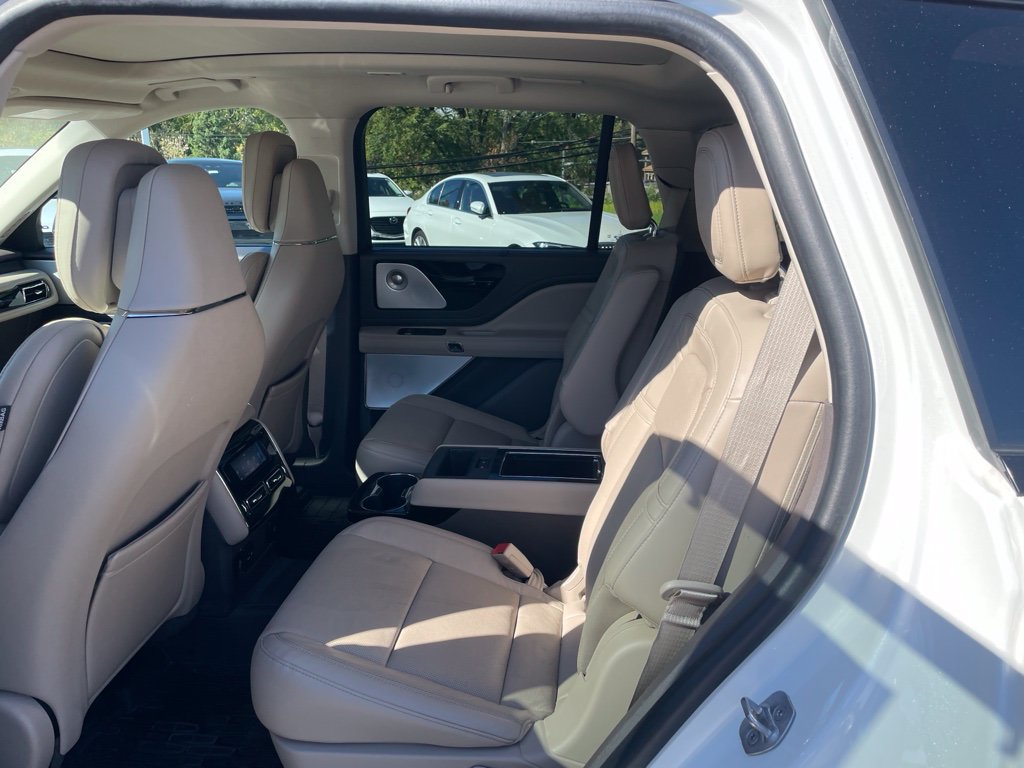 Used 2023 Lincoln Aviator Reserve w/ Equipment Group 201A AWD/4WD image 7
