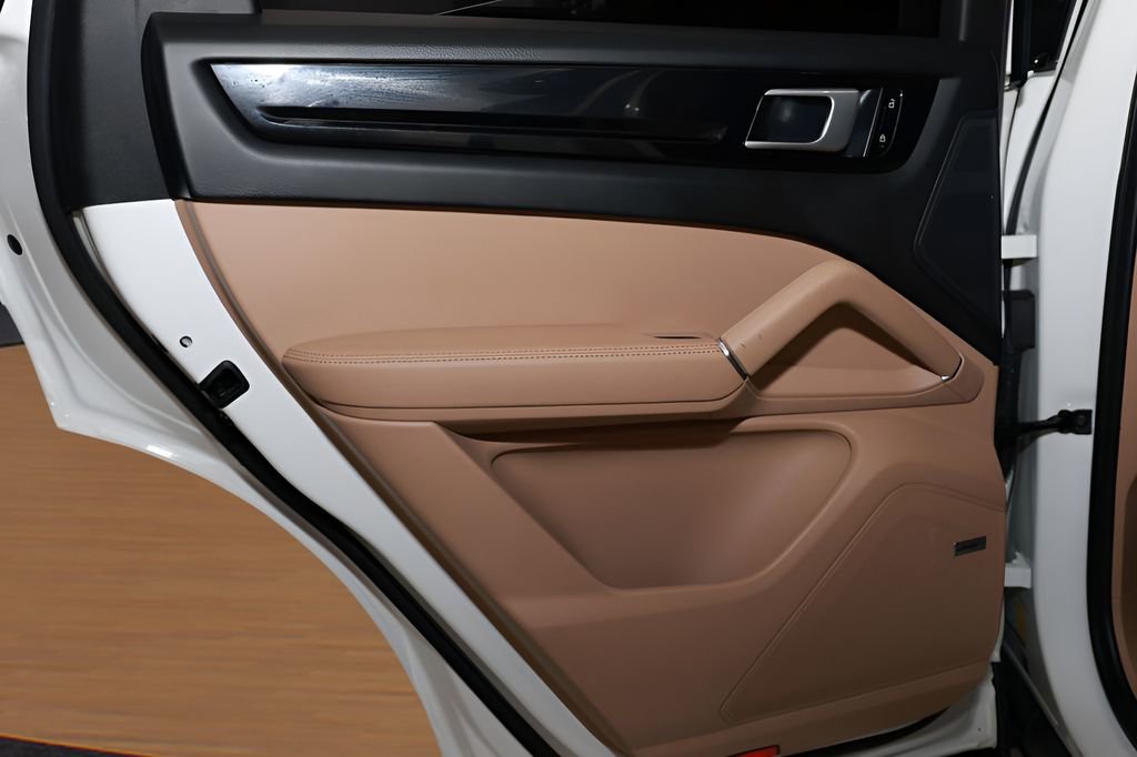 Used 2021 Porsche Cayenne S w/ Premium Package Plus image 20