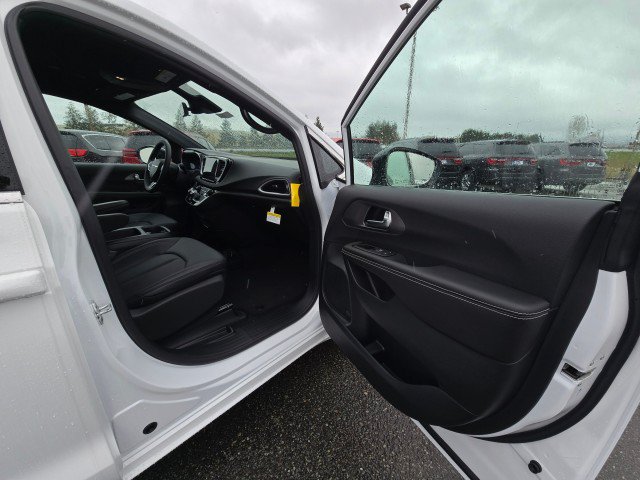 New 2026 Chrysler Voyager LX FWD image 11