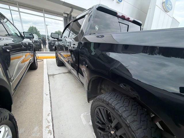 Used 2020 Chevrolet Silverado 1500 High Country w/ Technology Package AWD/4WD image 28