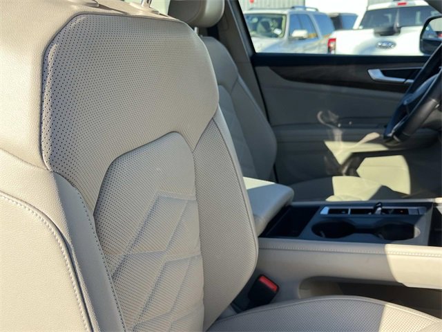 Used 2024 Volkswagen Atlas SE image 25