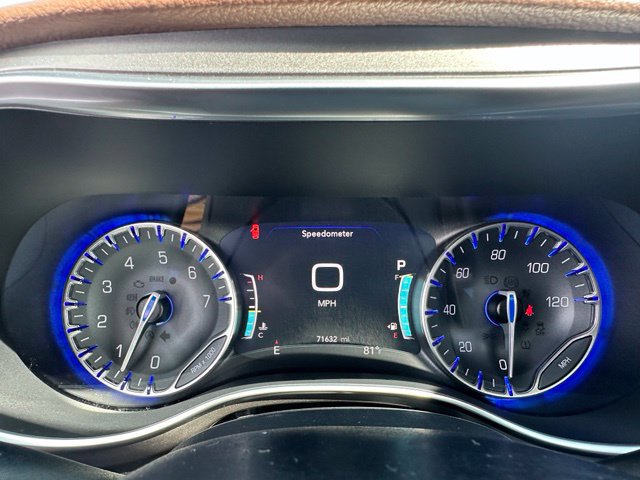 Used 2019 Chrysler Pacifica Limited w/ Tire & Wheel Group FWD image 17