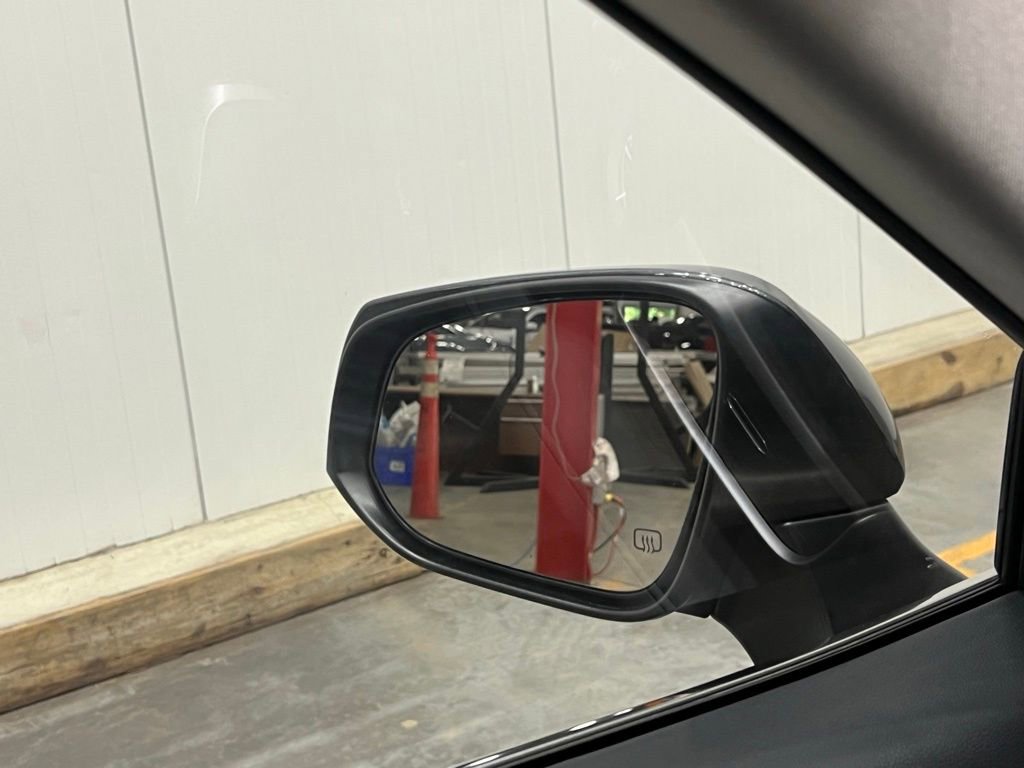 Used 2023 Toyota Highlander L image 33