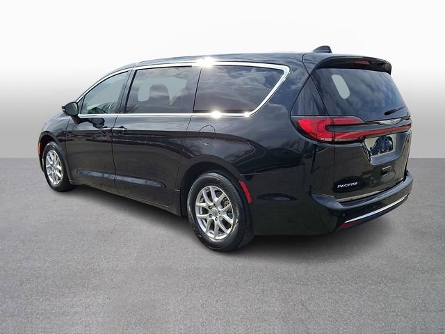 Used 2024 Chrysler Pacifica Touring-L image 6