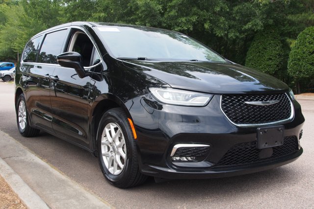 Used 2024 Chrysler Pacifica Touring-L FWD image 1