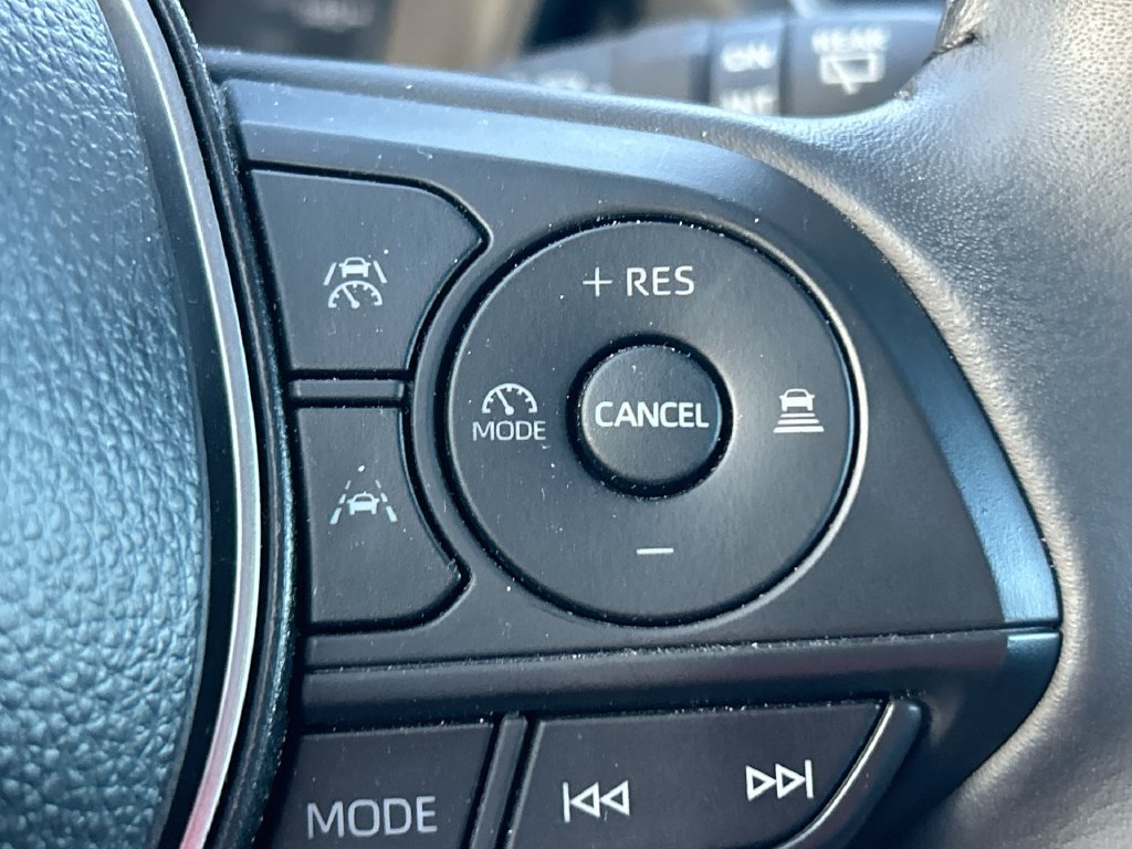 Used 2025 Toyota Corolla Cross LE FWD image 17
