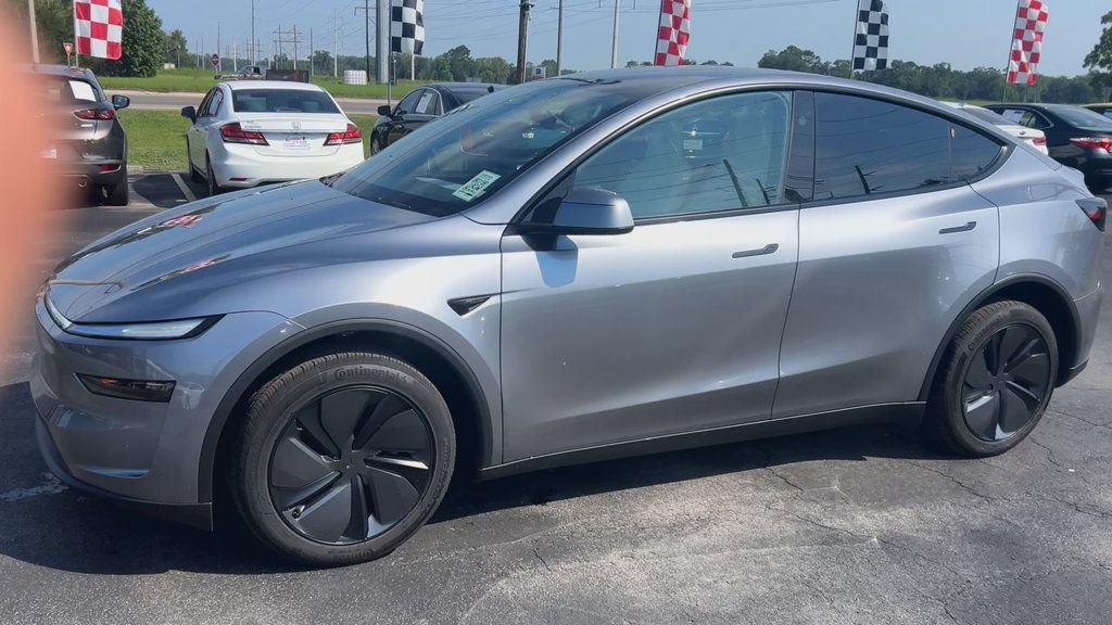 Used 2026 Tesla Model Y 2WD image 4