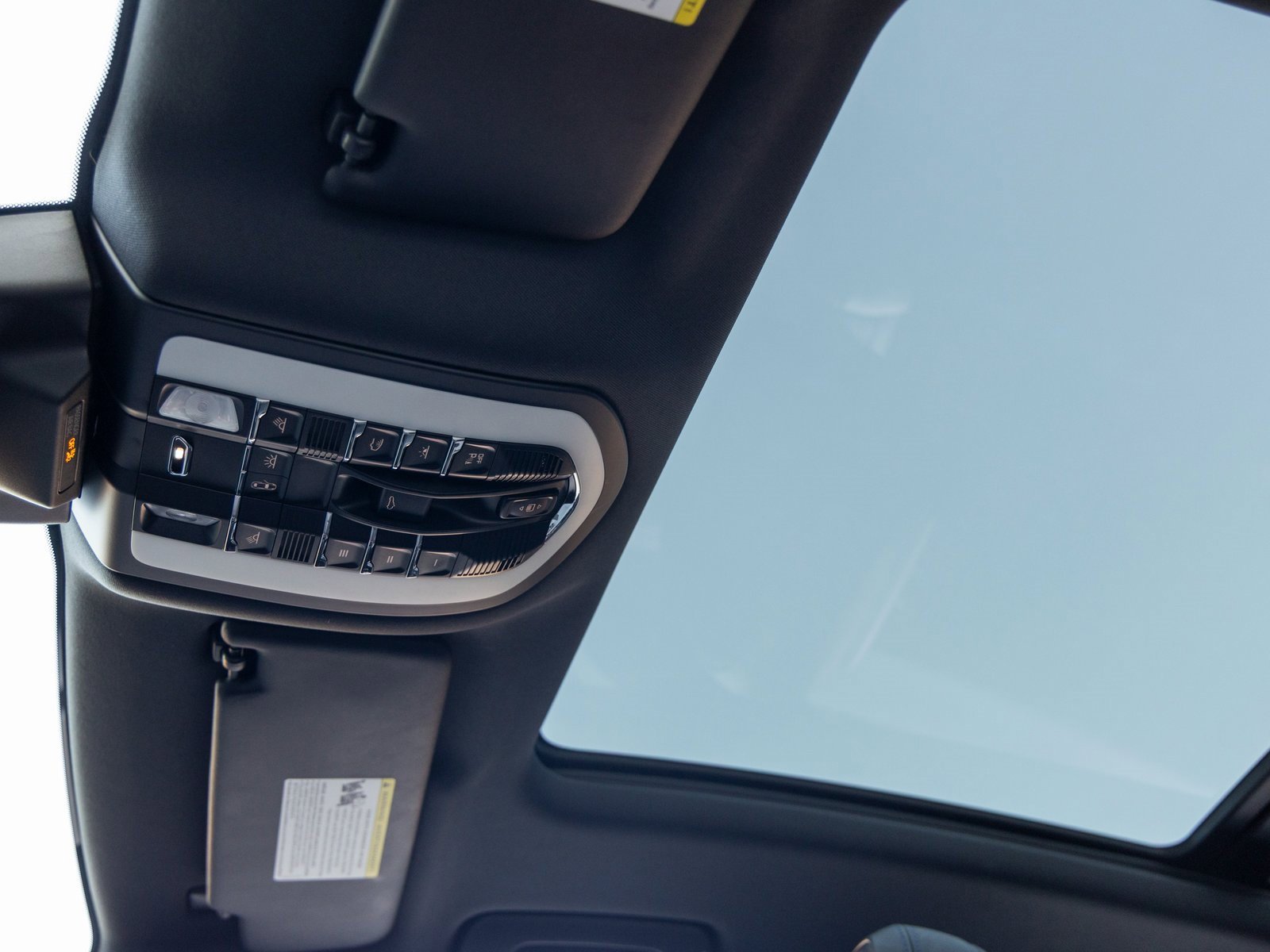 Certified 2024 Porsche Macan image 27