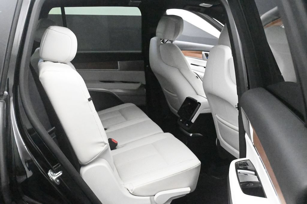 Used 2026 Cadillac Vistiq Luxury AWD/4WD image 12