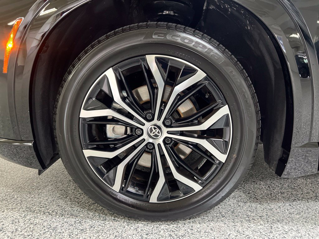 Certified 2026 Toyota Crown Signia AWD/4WD image 9