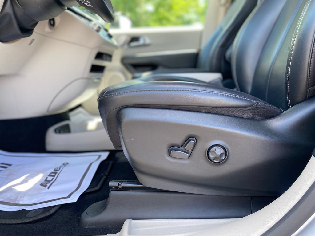 Used 2023 Chrysler Pacifica Touring-L FWD image 21