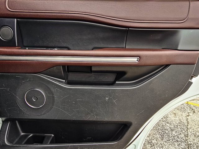 Used 2023 Ford Expedition Limited image 34