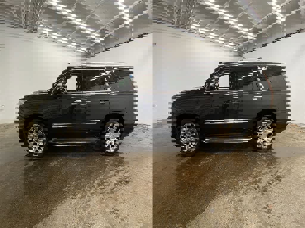 Used 2015 Cadillac Escalade Luxury image 3