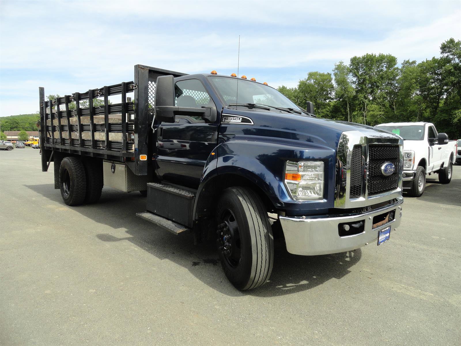 Used 2017 Ford F650 2WD Regular Cab Super Duty image 3