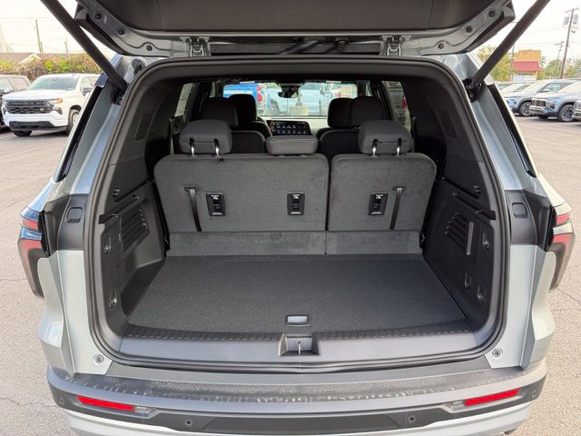 New 2027 Chevrolet Traverse LT w/ Driver Confidence Package FWD image 11
