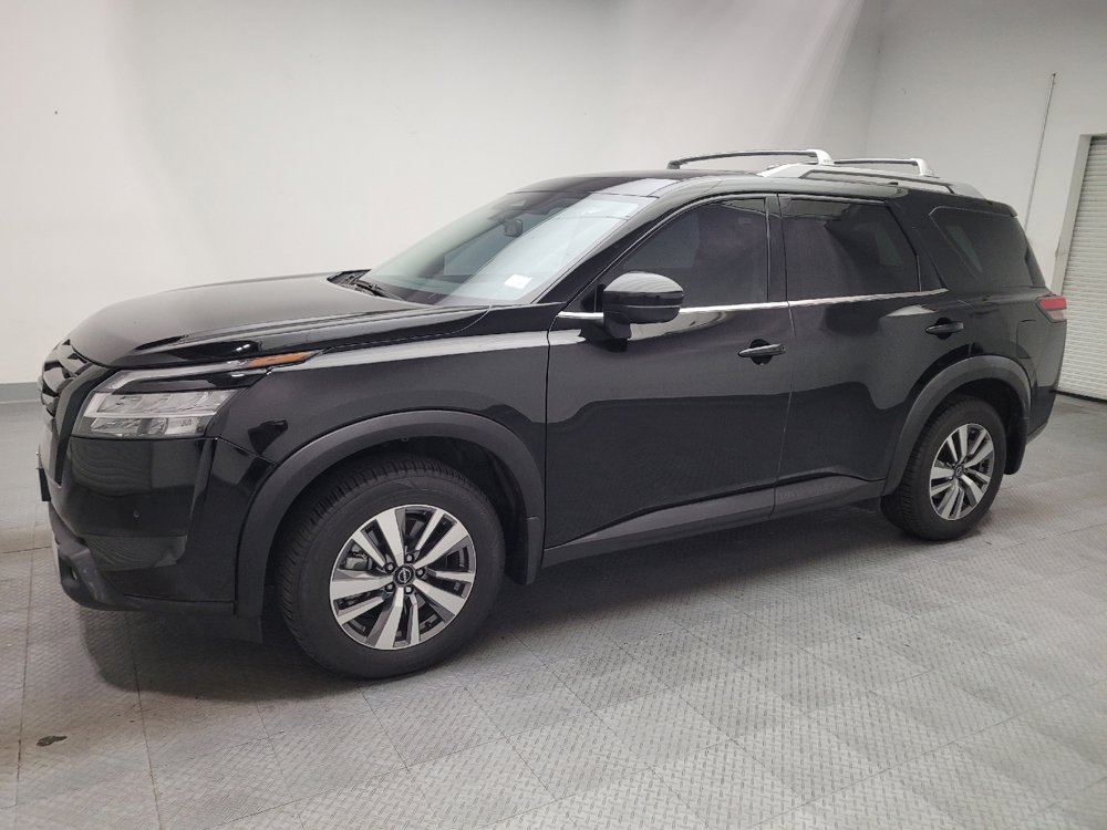 Used 2022 Nissan Pathfinder SL w/ SL Black Package FWD image 2