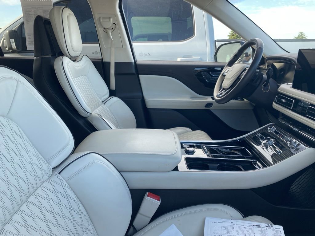 Used 2023 Lincoln Aviator Black Label AWD/4WD image 6