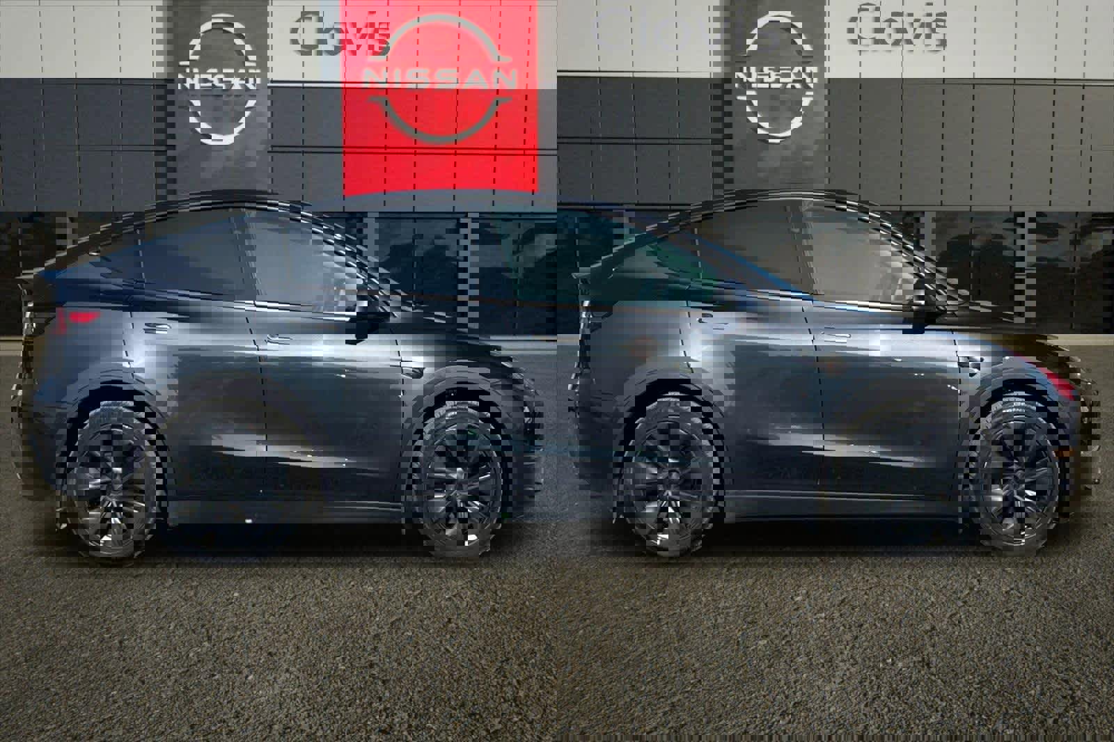 Used 2024 Tesla Model Y Long Range image 9