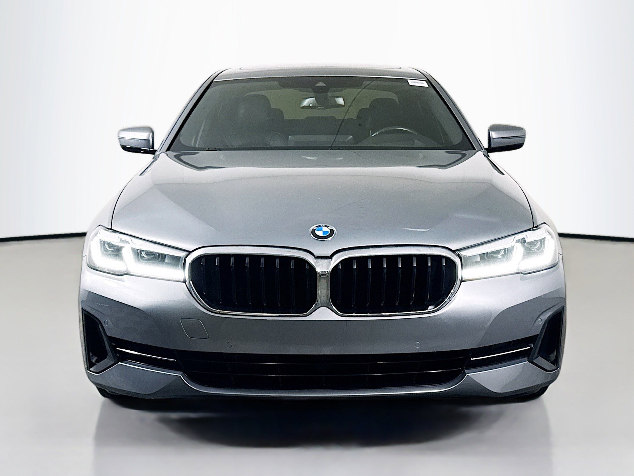 Used 2023 BMW 530i w/ Premium Package RWD image 2