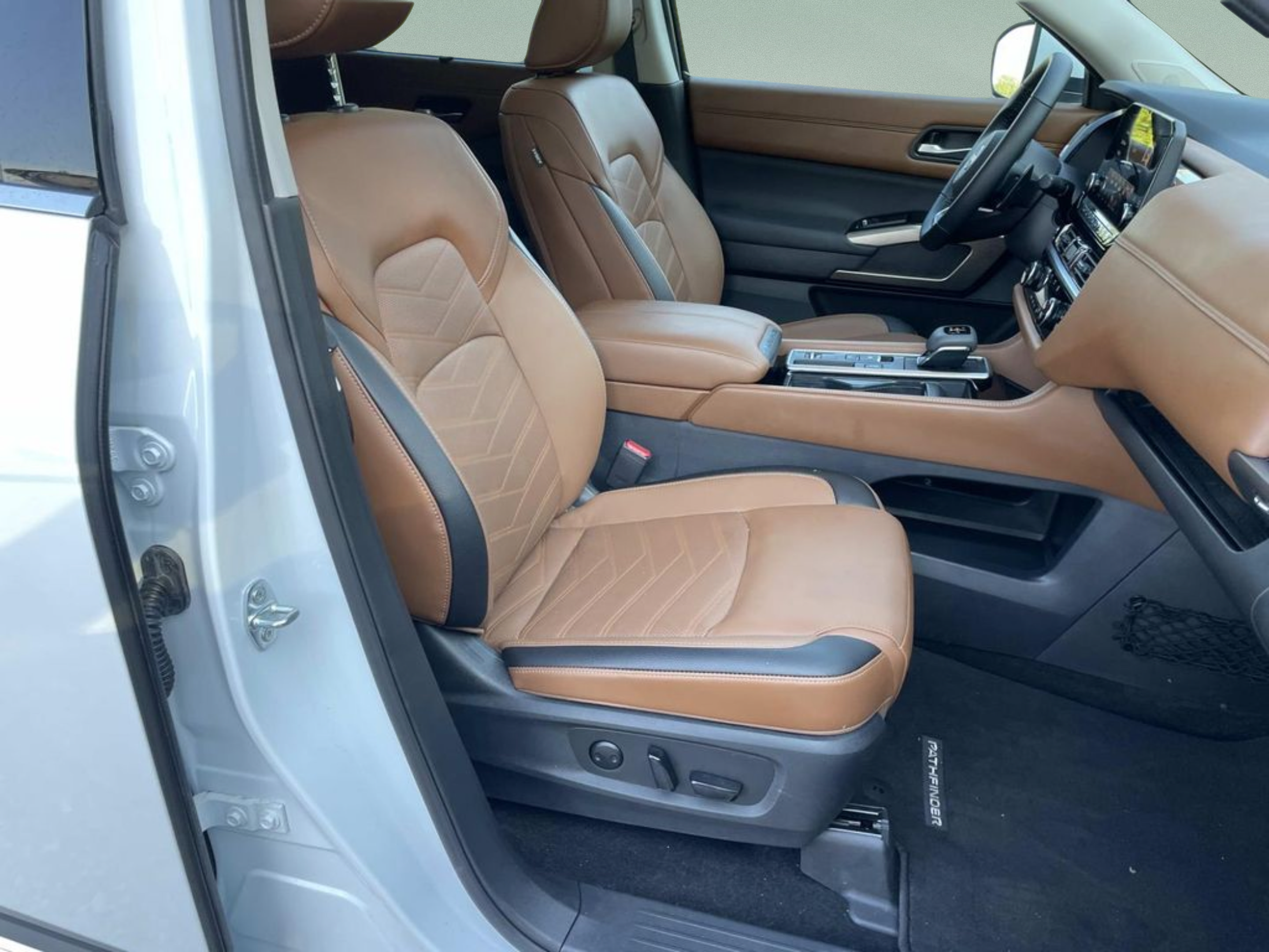 Used 2025 Nissan Pathfinder Platinum w/ Cargo Package FWD image 21