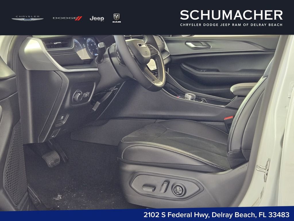 New 2025 Jeep Grand Cherokee L Laredo RWD image 8
