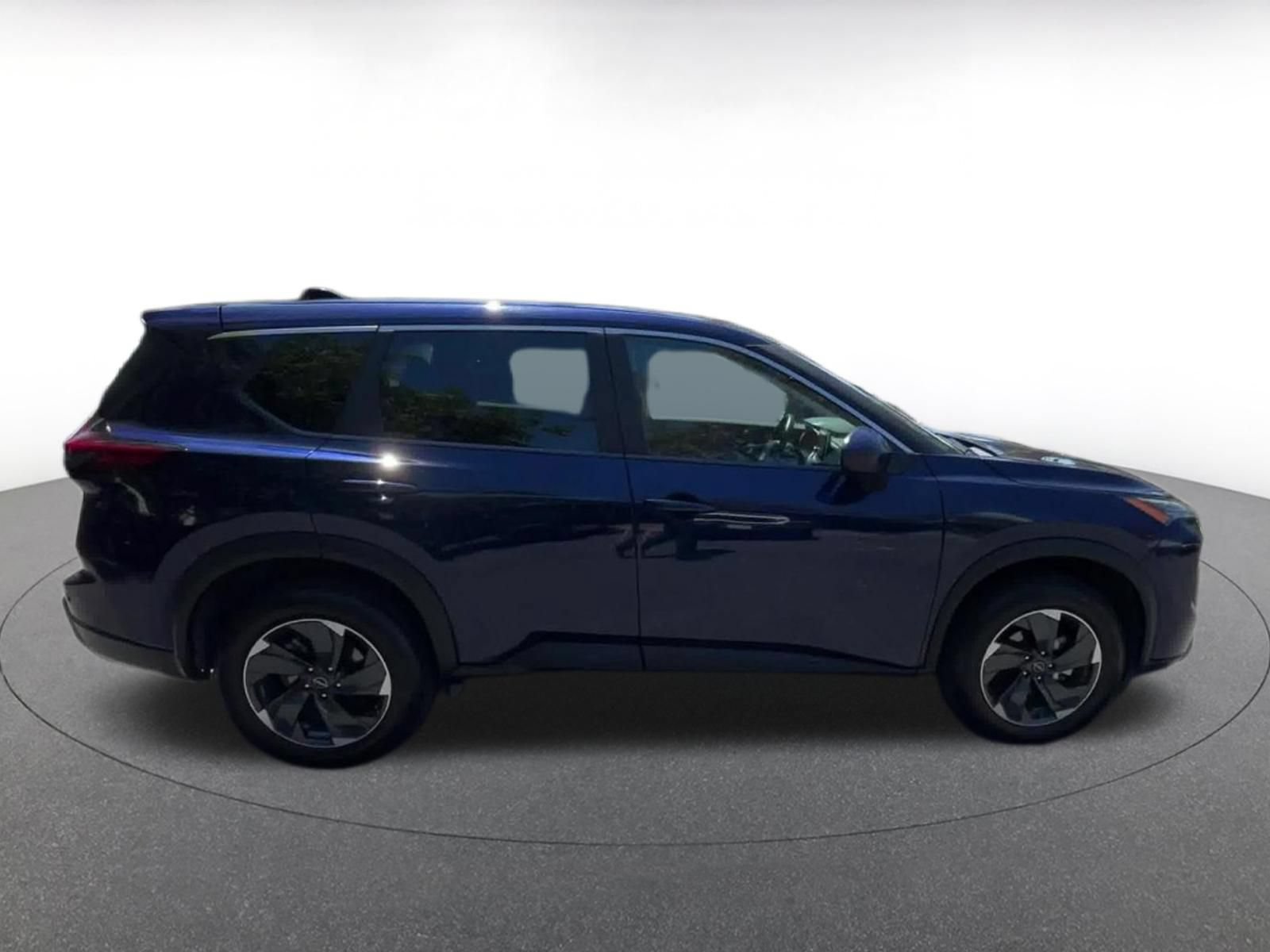 Used 2025 Nissan Rogue SV AWD/4WD image 16
