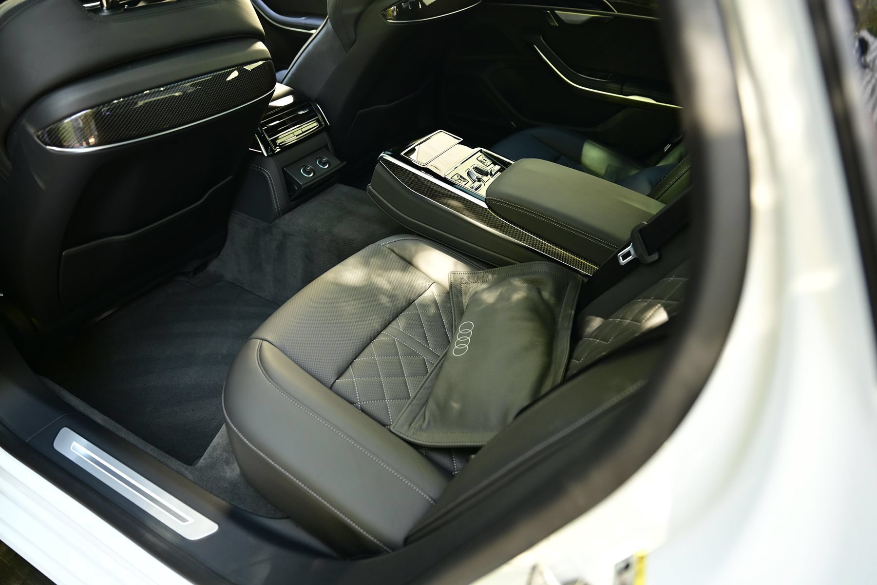 Used 2025 Audi S8 w/ Executive Package AWD/4WD image 27