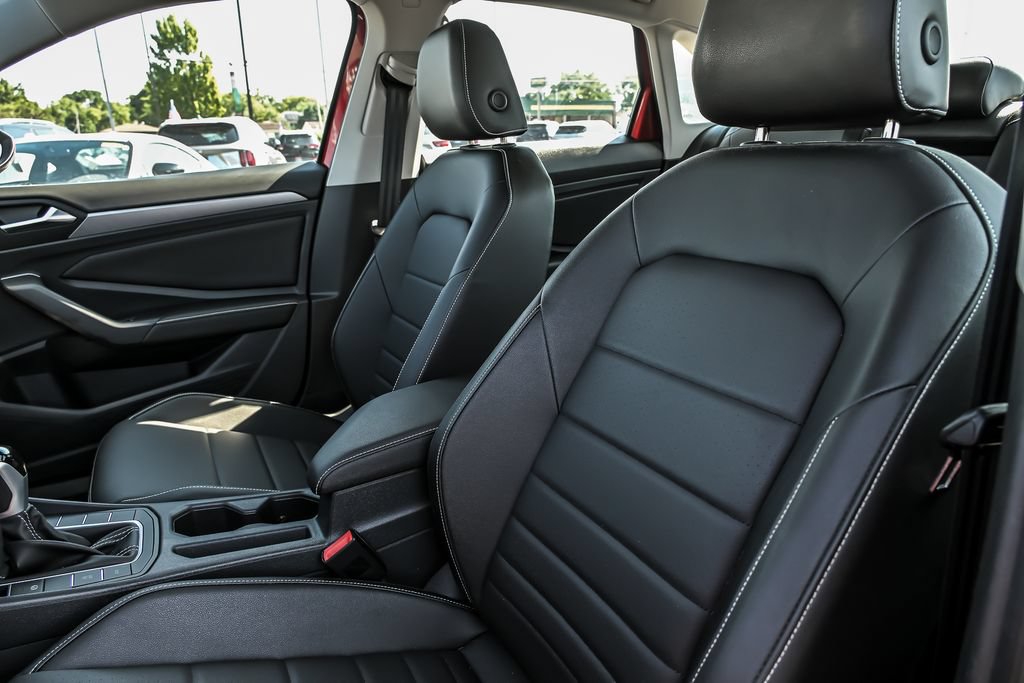 Used 2023 Volkswagen Jetta SE FWD image 14