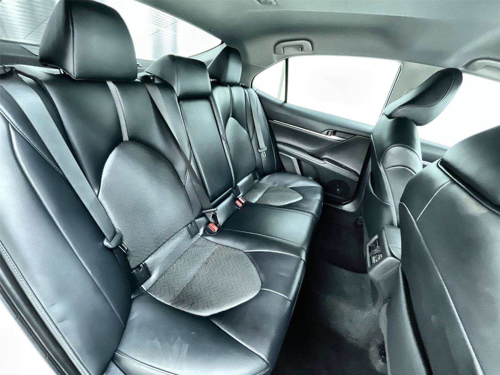 Used 2022 Toyota Camry XLE w/ Carpet Mat Package (TMS) image 28