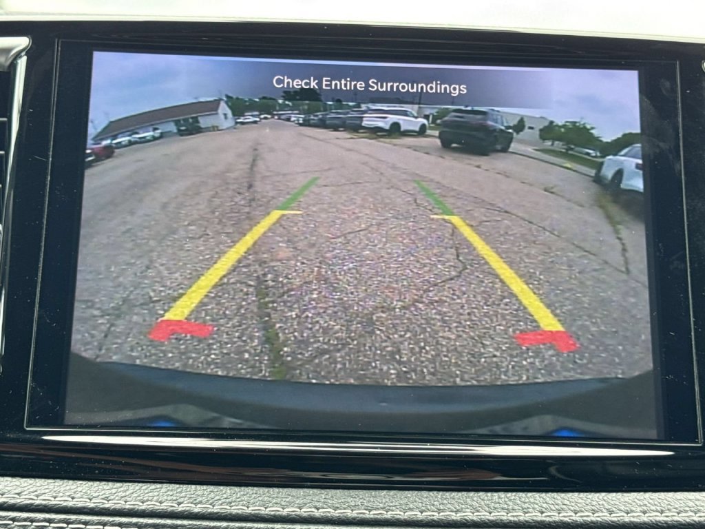 Used 2025 Chrysler Pacifica Limited FWD image 26