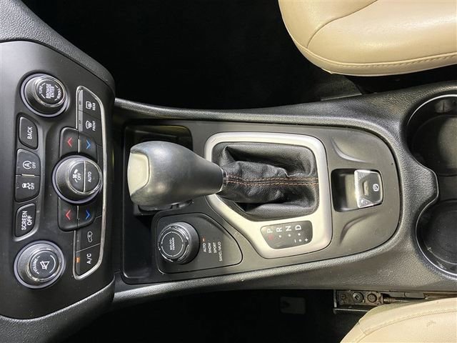 Used 2015 Jeep Cherokee Limited AWD/4WD image 16
